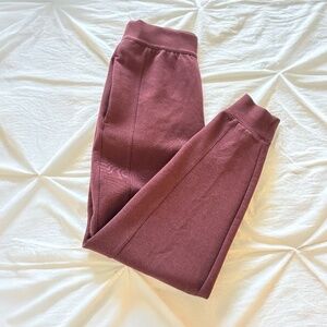 Nike Women's 24.7 ImpossiblySoft Mid-Rise Joggers